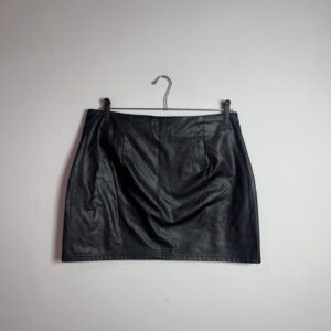 Saia Curta em Material Sintético com Zíperes Frontais – Shein – tam 40