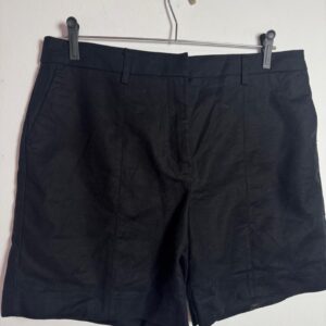 Bermuda Preta em Tecido Plano com Vincos – Cortelle – tam 46