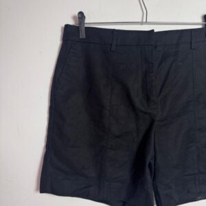 Bermuda Preta em Tecido Plano com Vincos – Cortelle – tam 46