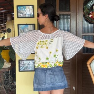 Blusa branca com estampa botânica e renda – Farm – tam M