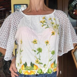 Blusa branca com estampa botânica e renda – Farm – tam M