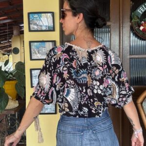 Cropped Boho Preto Estampado com Detalhes em Tassel – Farm – tam P