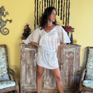 Bata Branca Bordada com Mangas Sino – ViX Paula Hermanny – tam P