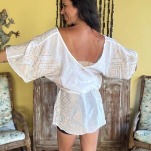 Bata Branca Bordada com Mangas Sino – ViX Paula Hermanny – tam P