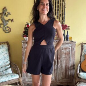 Macaquinho Preto com Recorte Frontal – Boah – tam M