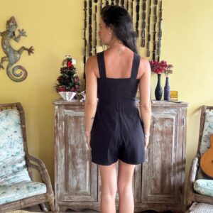 Macaquinho Preto com Recorte Frontal – Boah – tam M