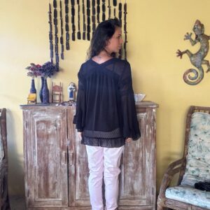 Camisa preta mangas sino compridas – Cor Doce – tam M