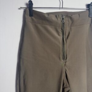 Calça cinza escuro com ziper frontal – tam G