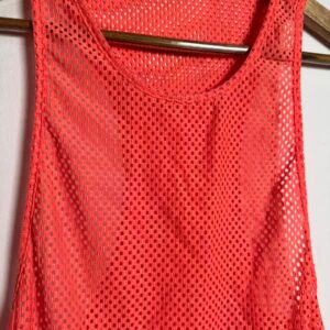 Blusa Regata em Tela Mesh Laranja Neon Vibrante – Reccorpus – tam M / G