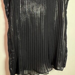 Blusa plissada preta com brilho metalizado – tam P