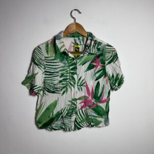 Camisa cropped com estampa de folhagens tropicais – Bluesteel – tam M