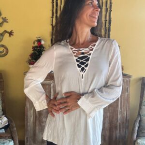 Camisa Branca com Decote Trançado – Boah – tam M