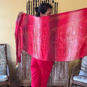 Lenço Vermelho com Detalhes Prateados