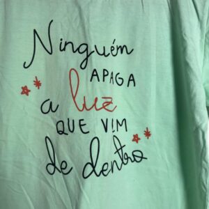 Camiseta verde com frase inspiradora – tam P