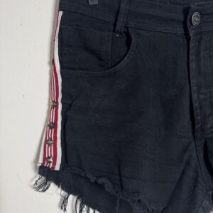 Short Preto Detalhe Lateral Tachas – tam 42