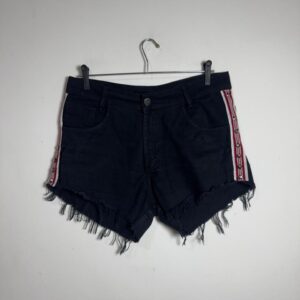 Short Preto Detalhe Lateral Tachas – tam 42
