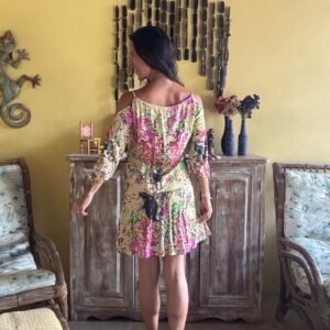 Vestido Curto Estampa Floral Vibrante – By Fibra – tam P