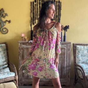 Vestido Curto Estampa Floral Vibrante – By Fibra – tam P