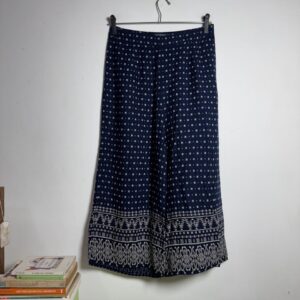 Calça Pantacourt Azul Estampada – Clock House – tam 40