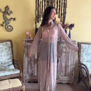 Sobreposição Longa Bege com Listras e Botões – tam M