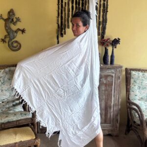 Canga Branca com Bordados e Franjas