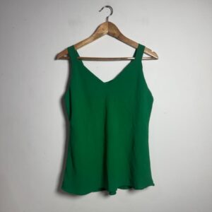 Regata verde com decote V - tam G