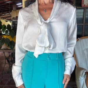 Camisa Branca Satinada com Laço e Manga Comprida - Ivy - tam G