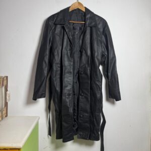 Trench coat preto clássico de couro com cinto - tam G