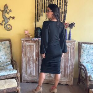 Vestido Preto Midi Decote V Mangas Compridas – tam M