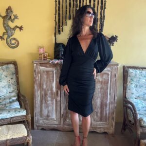 Vestido Preto Midi Decote V Mangas Compridas – tam M