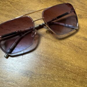 Óculos Escuros de Sol Quadrado com Detalhes Clássicos – Burberry – *original*