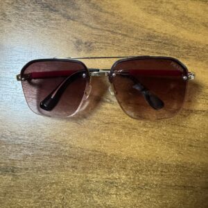 Óculos Escuros de Sol  Dourado e Vermelho – Prada – *original*