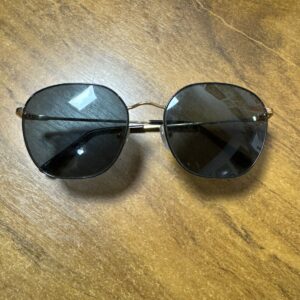 Óculos Escuros de Sol Geométrico Dourado