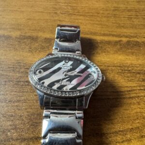 Relógio Oval Prateado com Strass – Champion