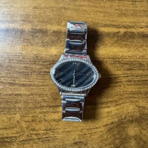 Relógio Oval Prateado com Strass – Champion