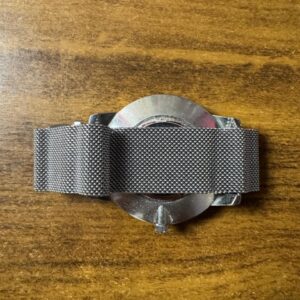 Relógio Prateado Com Pulseira Texturizada – Gucci