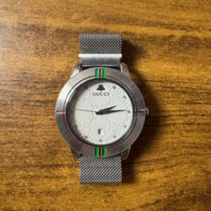 Relógio Prateado Com Pulseira Texturizada – Gucci