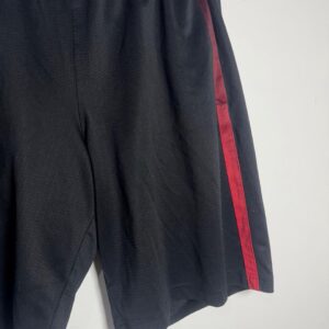 Bermuda Esportiva Preta com Listra Lateral – Under Armour – tam M