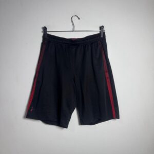 Bermuda Esportiva Preta com Listra Lateral – Under Armour – tam M