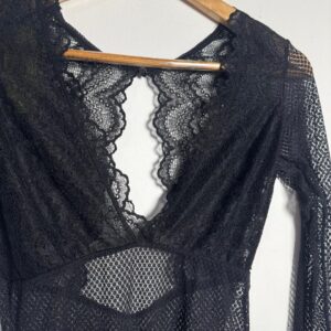 Body Manga Longa Renda Preto – tam M