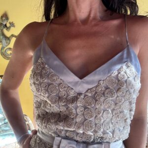 Vestido Curto Cinza com Rosas em Relevo – Robério Sampaio – tam P