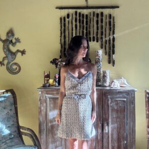 Vestido Curto Cinza com Rosas em Relevo – Robério Sampaio – tam P