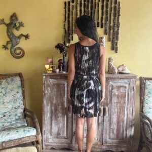Vestido Curto Estampado Abstrato Escuro – Betelgeuse – tam P