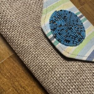 Bolsa de Mão Envelope Rústica com Detalhe de Miçangas