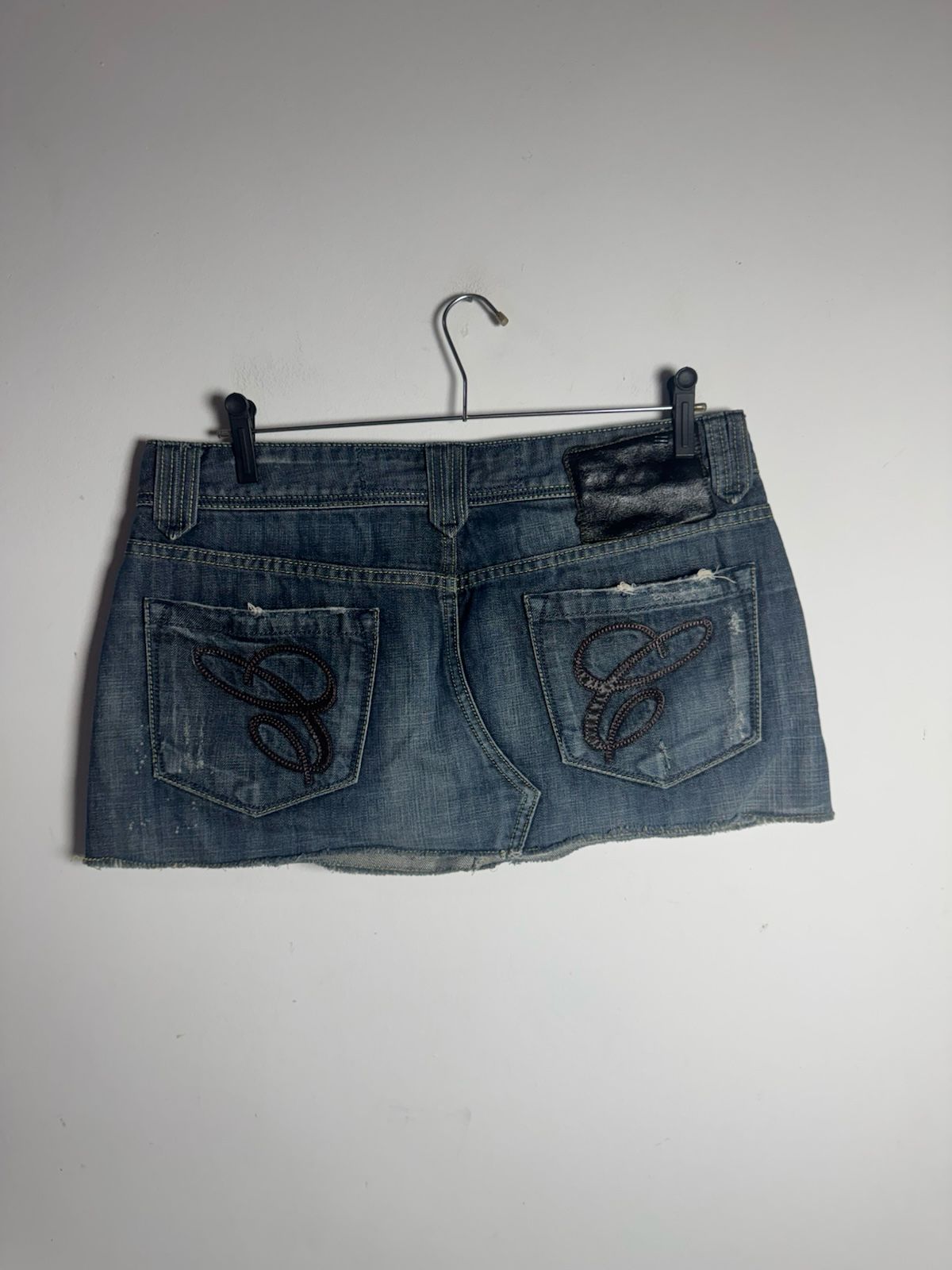 Mini Saia Jeans Desfiada com Bordado – Carmim – tam 42 - Imagem 2