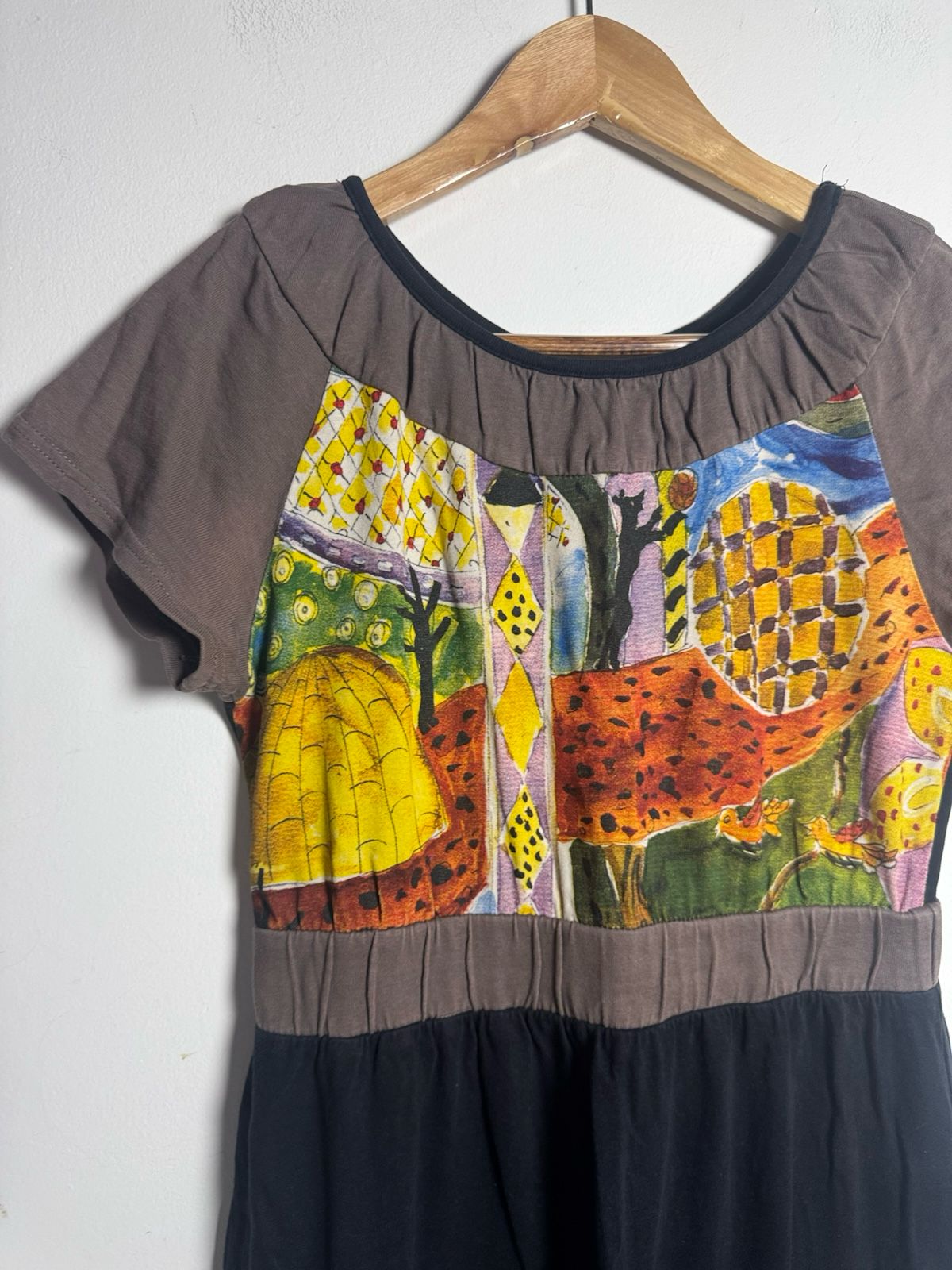 Vestido com Estampa Abstrata Colorida e Blocos de Cor – Chita – tam P - Imagem 2