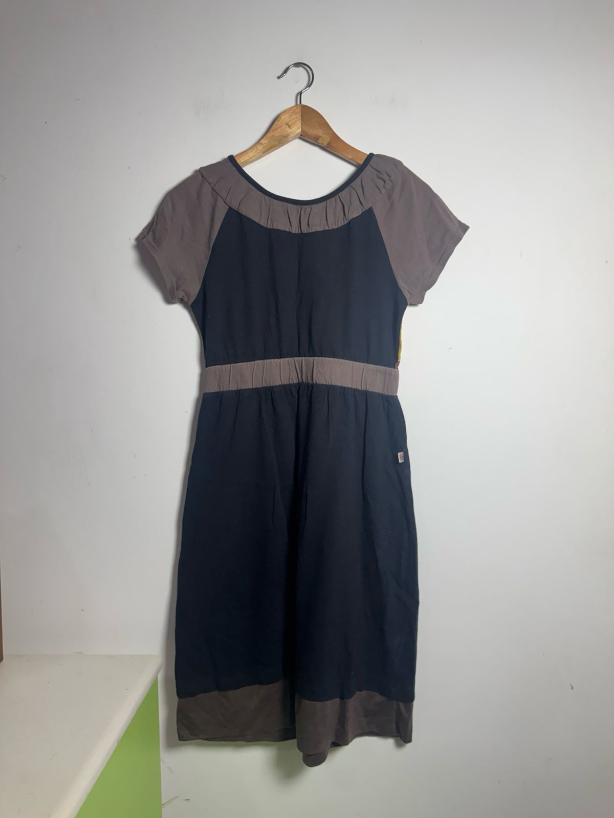 Vestido com Estampa Abstrata Colorida e Blocos de Cor – Chita – tam P - Imagem 5