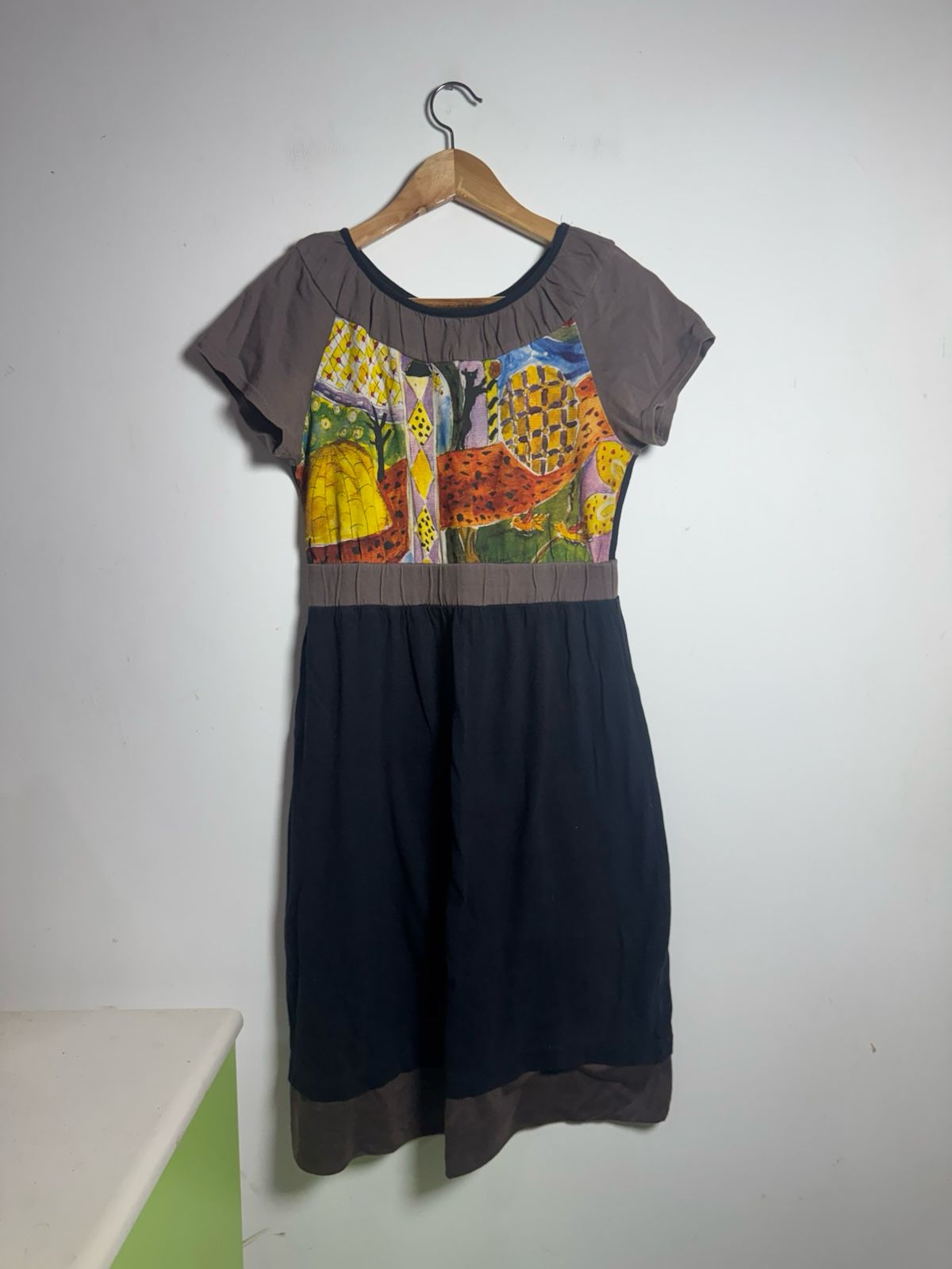 Vestido com Estampa Abstrata Colorida e Blocos de Cor – Chita – tam P
