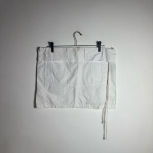 Saia Curta Branca Estilo Utilitário com Cordão – tam M