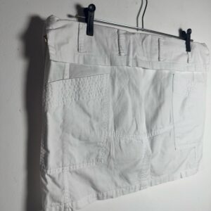 Saia Curta Branca Estilo Utilitário com Cordão – tam M